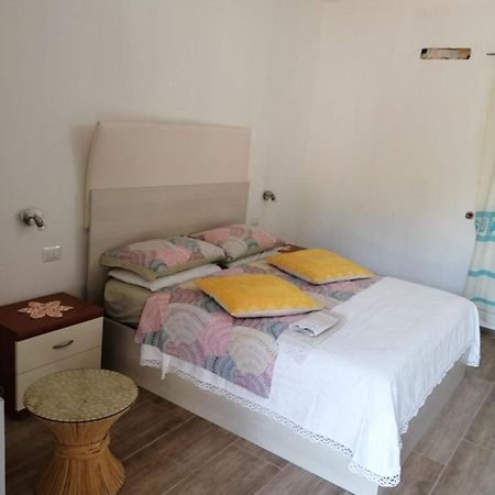 Elia'S House Bed & Breakfast Padru Exterior foto